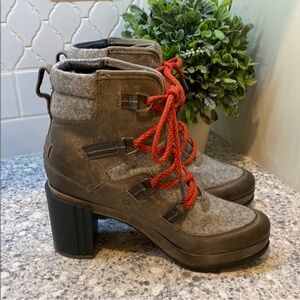 Sorel Ankle Boots with Red Laces